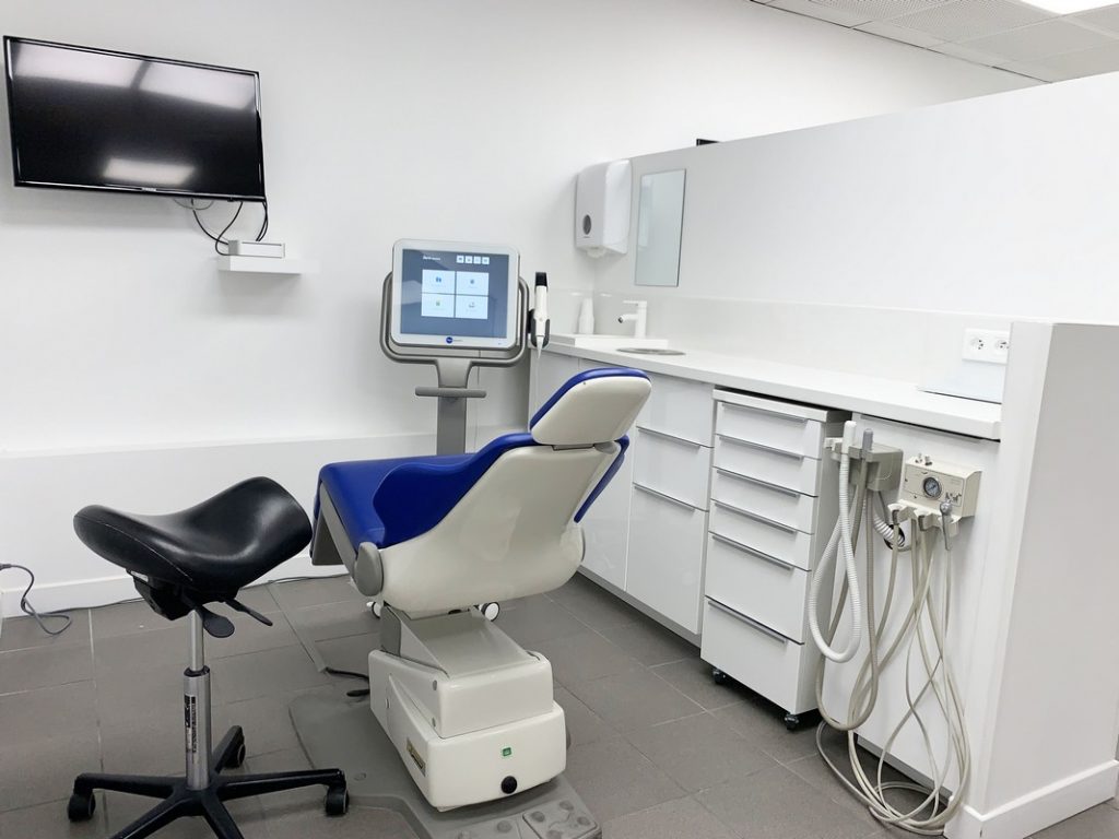 trouvez un dentiste anglophone à avignon pour des soins dentaires professionnels et un accueil personnalisé en anglais.