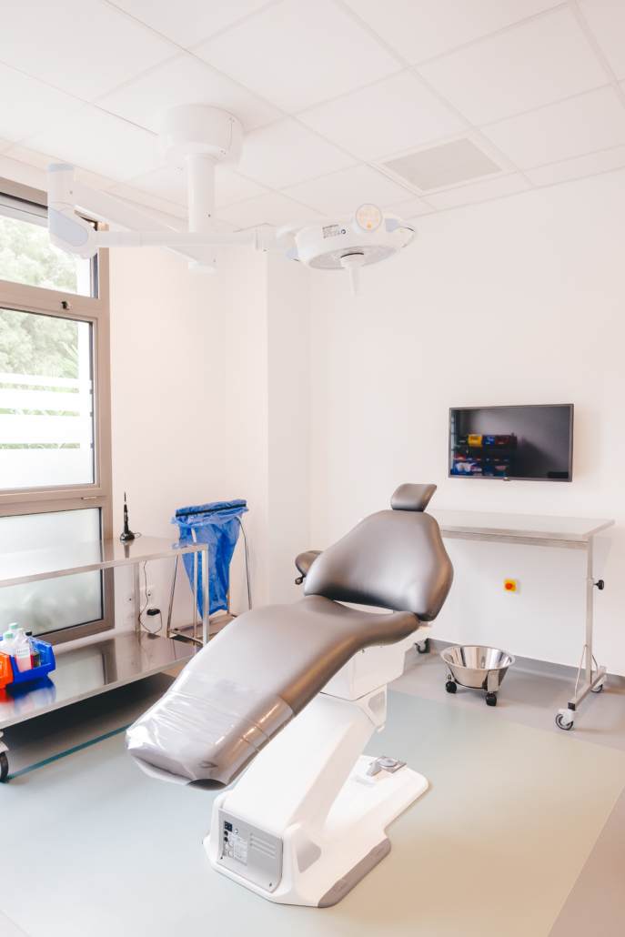 découvrez les services de chirurgie dentaire à avignon, incluant implants, extractions et soins spécialisés pour un sourire sain et éclatant.