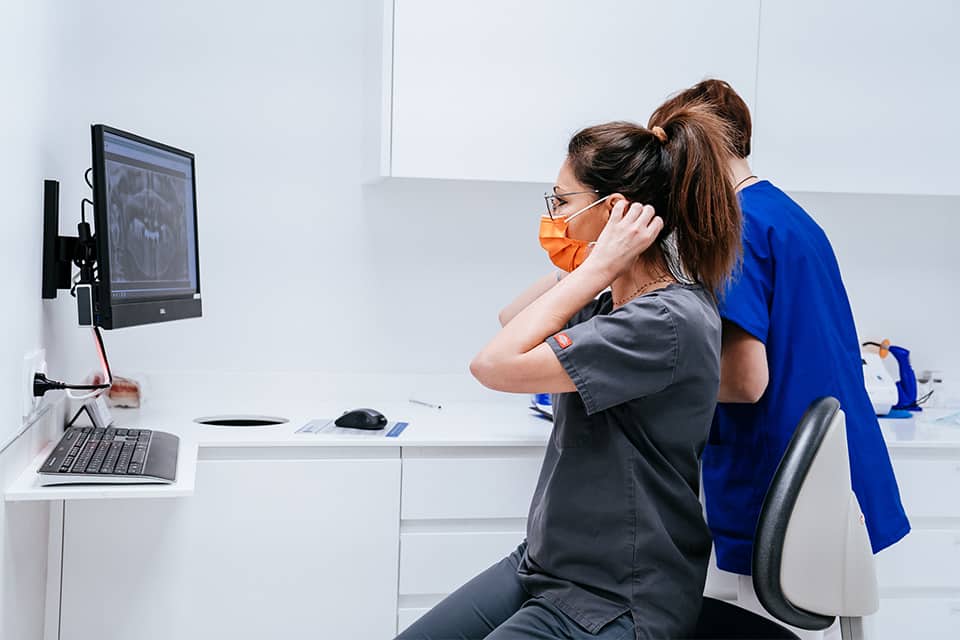 prenez rendez-vous pour une consultation dentaire à avignon avec des professionnels qualifiés, pour des soins personnalisés et un sourire éclatant.
