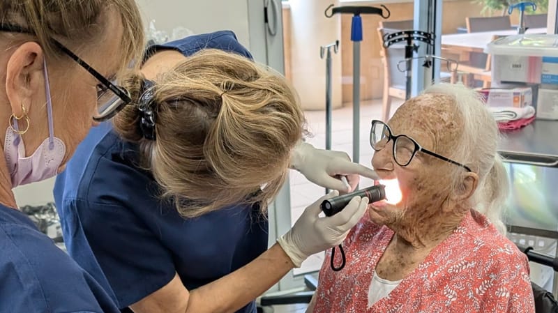 prenez rendez-vous avec un dentiste à avignon pour votre bilan bucco-dentaire annuel et assurez une santé dentaire optimale toute l'année.