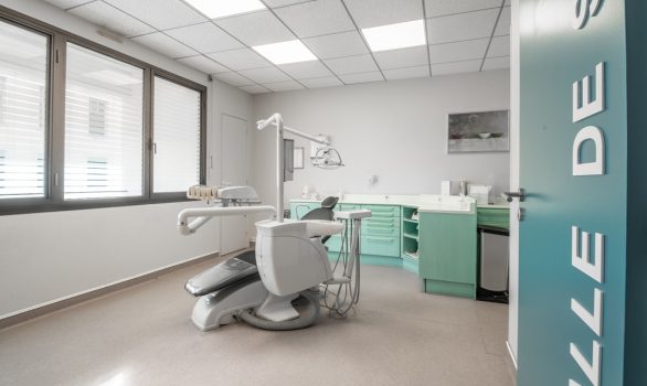 dentiste à avignon spécialisé dans la gestion efficace de la douleur dentaire. soins personnalisés pour un confort optimal et une santé bucco-dentaire retrouvée rapidement.