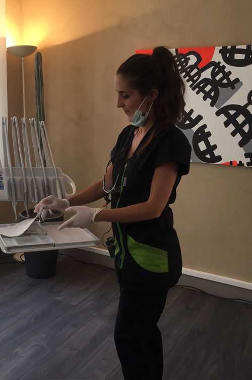trouvez les meilleurs dentistes esthétiques à avignon pour un sourire éclatant grâce à des soins dentaires de qualité et personnalisés.