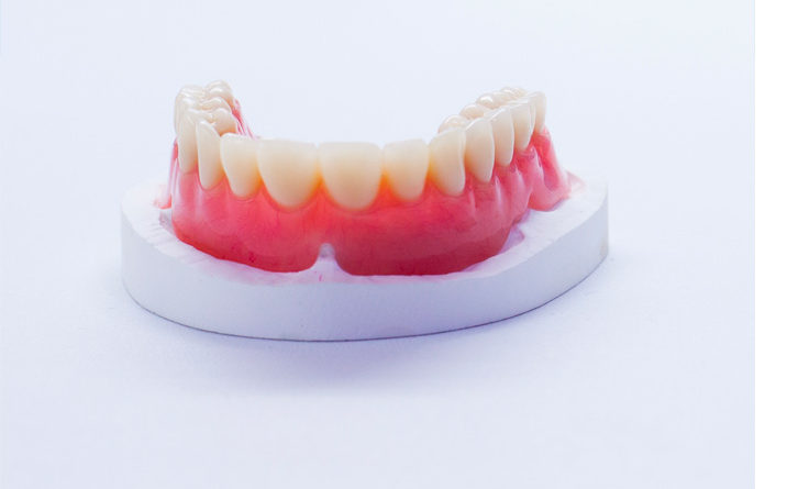 découvrez nos prothèses dentaires amovibles à avignon, conçues pour un confort optimal et un sourire naturel. solutions personnalisées adaptées à vos besoins dentaires.